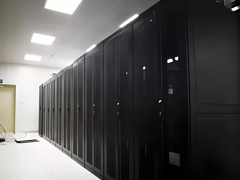 Datacenter kallgångsskåp